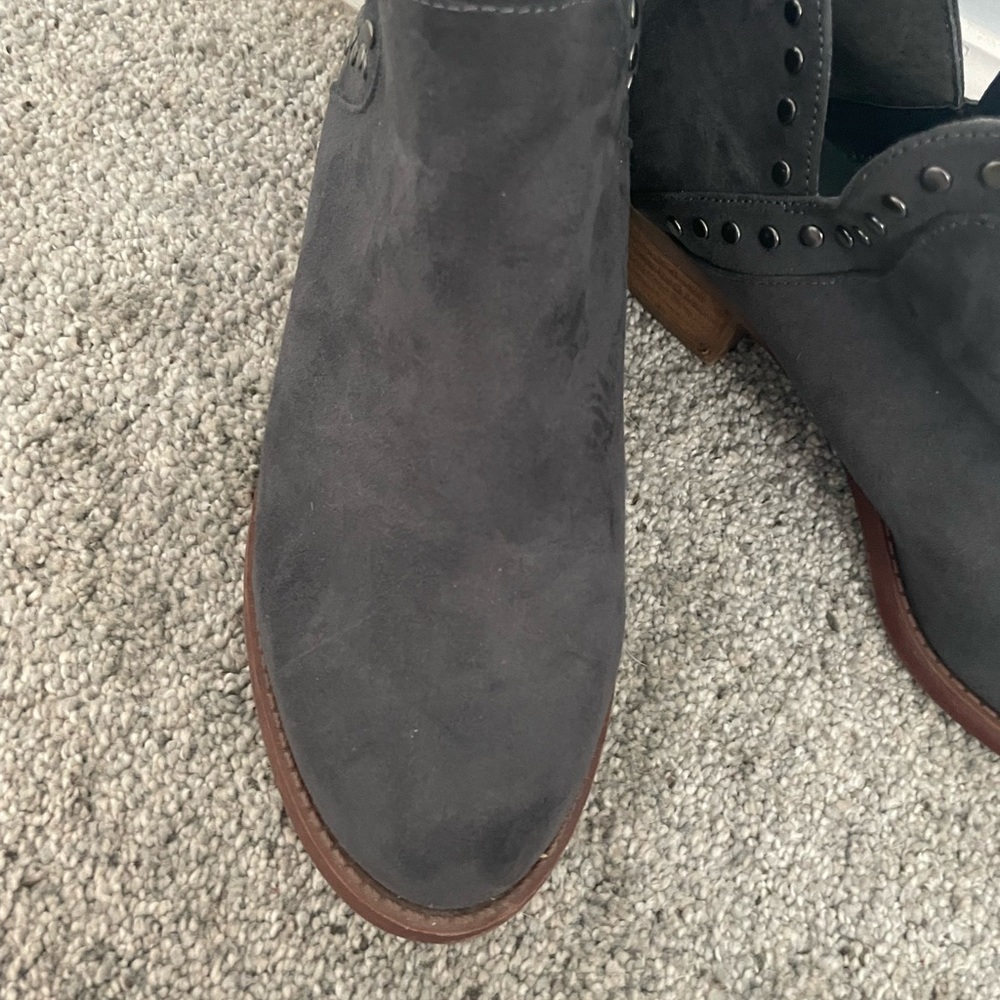 Suede, studded slate blue ankle boot with zipper closure. Size 7.5 GUC - Picture 2 of 8